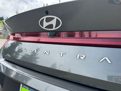 Used 2025 Hyundai Elantra SEL FWD image 35