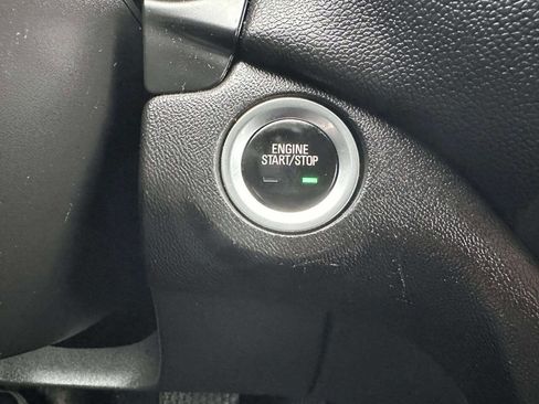 Used 2020 Chevrolet Equinox LT image 29