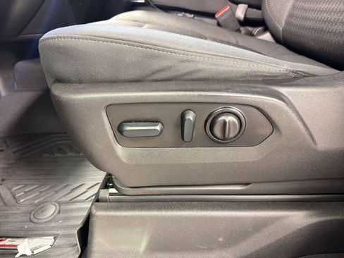 Used 2022 Chevrolet Silverado 1500 LT image 12