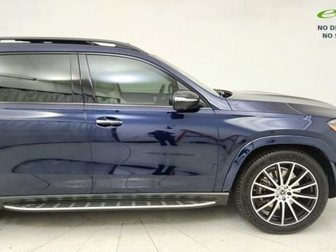 Used 2022 Mercedes-Benz GLS 450 4MATIC image 2