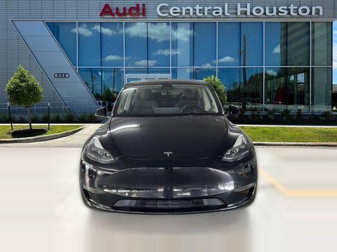Used 2022 Tesla Model Y Long Range image 6