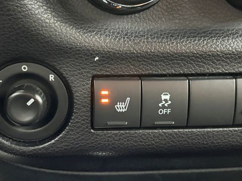 Used 2016 Jeep Wrangler Unlimited Sahara AWD/4WD image 22