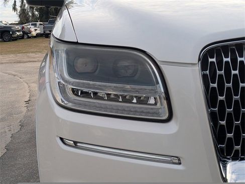 Used 2018 Lincoln Navigator Select image 10