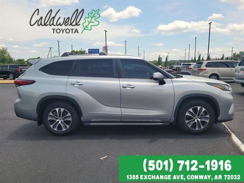 Used 2023 Toyota Highlander XLE FWD image 4