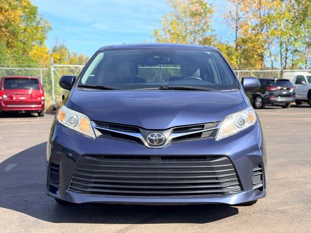 Used 2018 Toyota Sienna LE FWD image 3