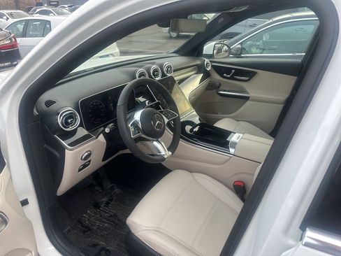 Used 2025 Mercedes-Benz GLC 300 4MATIC image 20