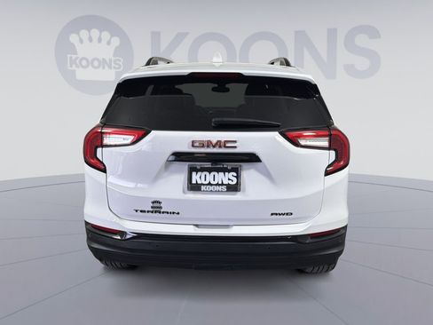 Used 2024 GMC Terrain SLT w/ Elevation Edition image 5