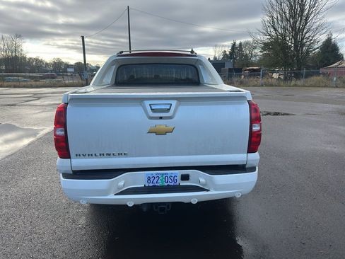 Used 2012 Chevrolet Avalanche LTZ image 5