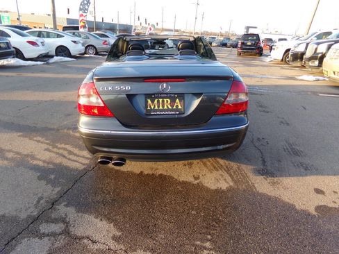 Used 2009 Mercedes-Benz CLK 550 Cabriolet w/ Premium I Pkg image 4