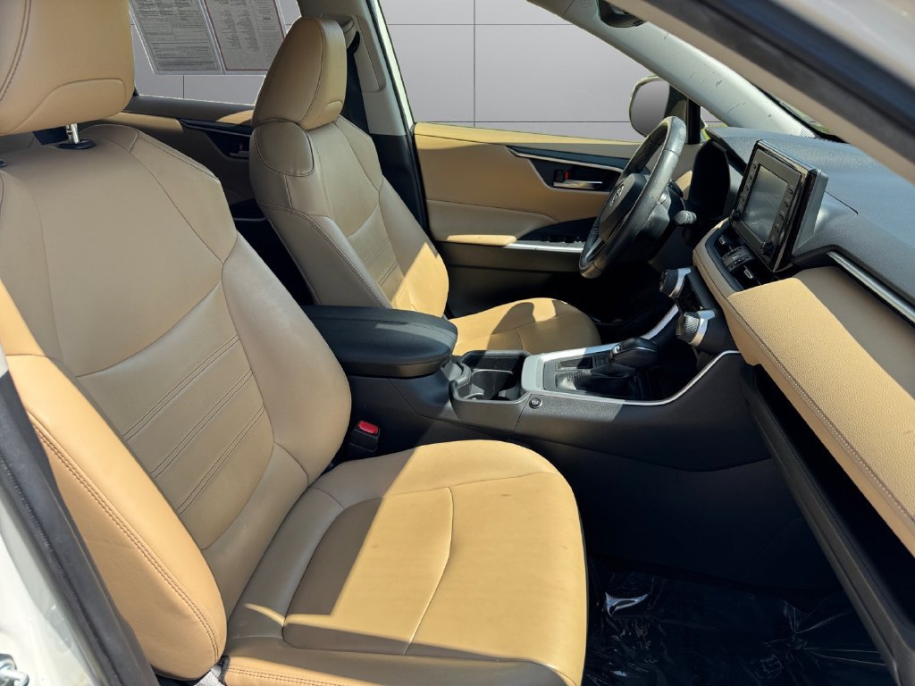 Certified 2019 Toyota RAV4 XLE Premium FWD image 17