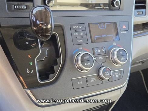 Used 2018 Toyota Sienna XLE w/ XLE Navigation Package image 25
