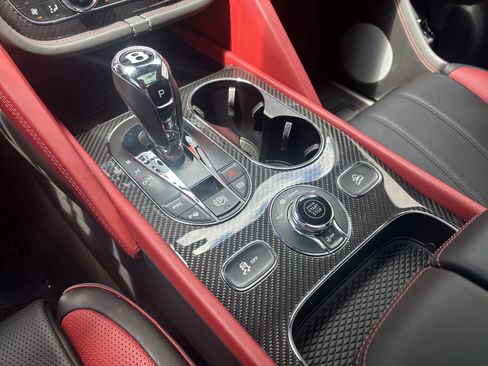 Used 2022 Bentley Bentayga AWD/4WD image 23
