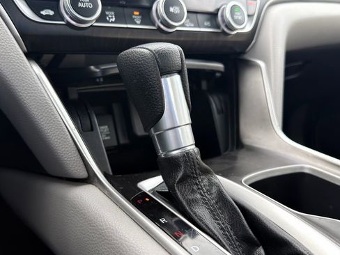 Used 2019 Honda Accord EX image 9