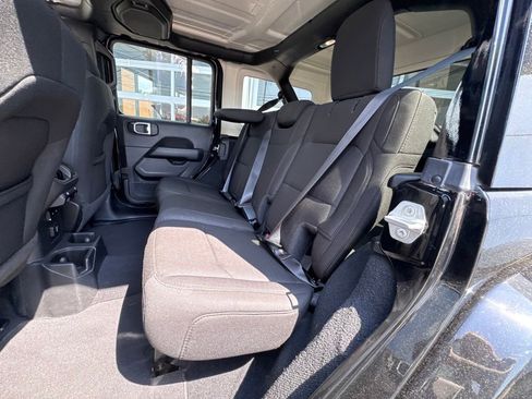 Used 2023 Jeep Wrangler Unlimited Sahara AWD/4WD image 21