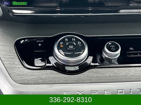 Used 2025 Ford Expedition Platinum AWD/4WD image 24