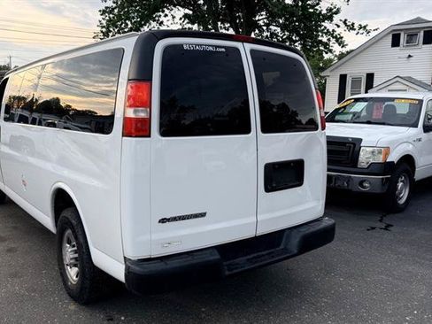 Used 2019 Chevrolet Express 3500 LS RWD image 3