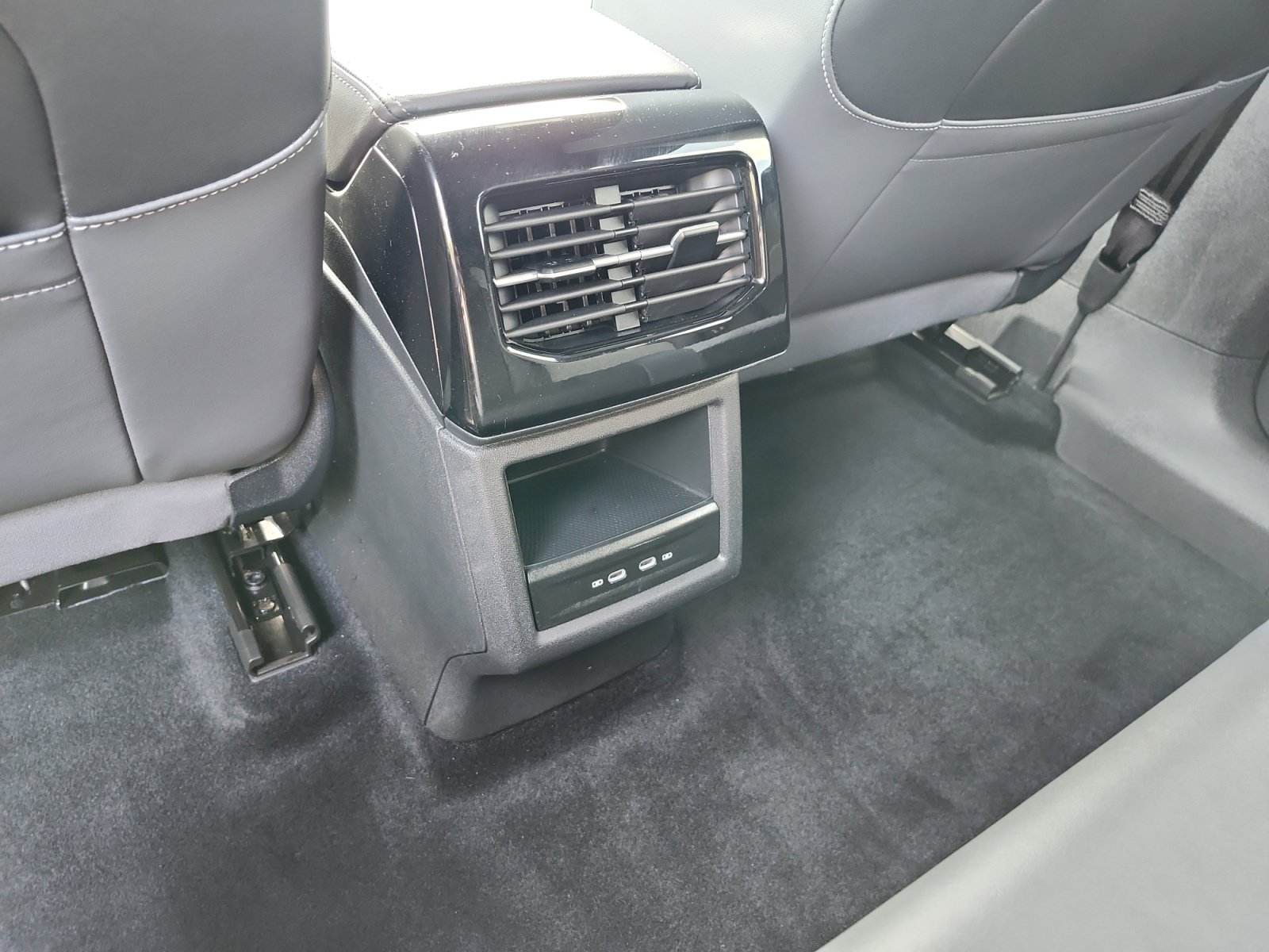 Used 2024 Volkswagen ID.4 2WD image 13