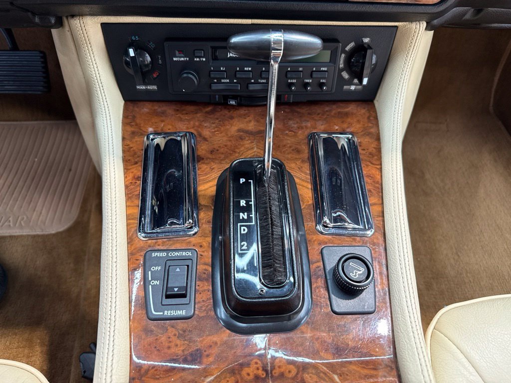 Used 1988 Jaguar XJS V12 Convertible RWD image 24