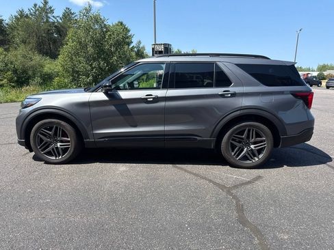 Used 2025 Ford Explorer ST AWD/4WD image 10