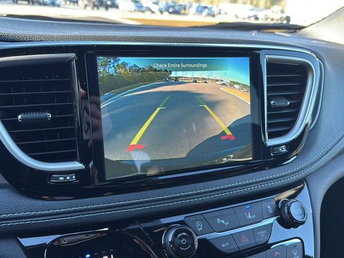 New 2026 Chrysler Pacifica Select image 21