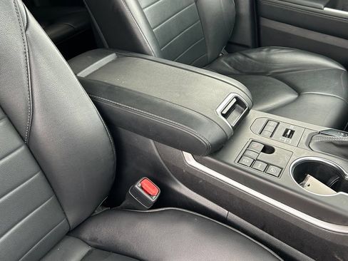 Used 2023 Toyota Highlander XLE AWD/4WD image 46
