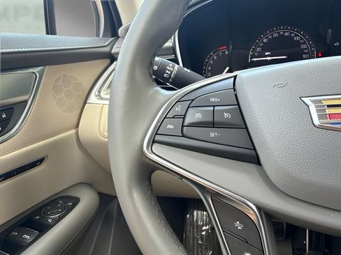 Used 2018 Cadillac XT5 Premium Luxury FWD image 17