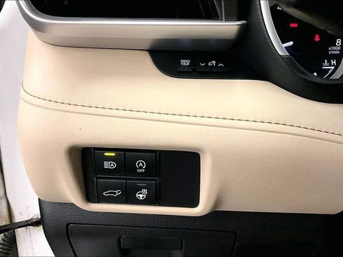Used 2024 Toyota Highlander XLE AWD/4WD image 39