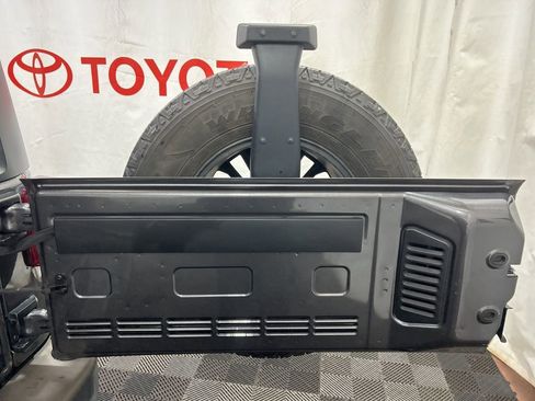 Used 2017 Jeep Wrangler 75th Anniversary image 17