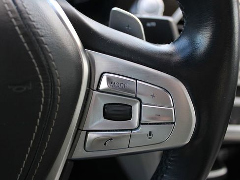 Used 2018 BMW 750i xDrive image 28