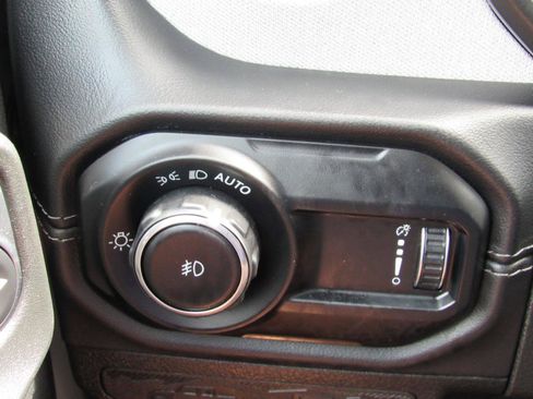 Used 2024 Jeep Wrangler Unlimited Sahara w/ Technology Group AWD/4WD image 17