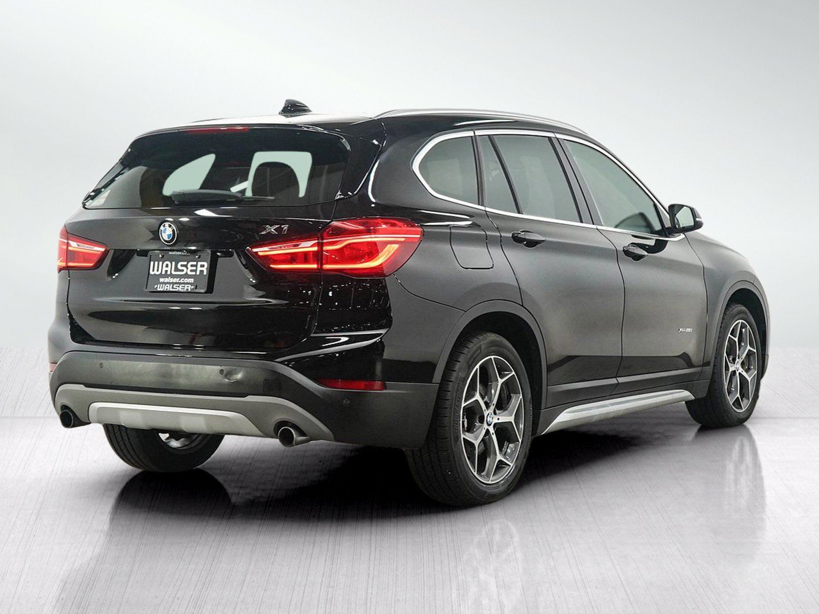 Used 2017 BMW X1 xDrive28i AWD/4WD image 5