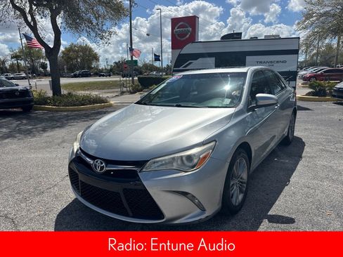 Used 2017 Toyota Camry SE w/ Moonroof Package image 3
