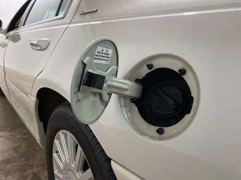 Used 2005 Lincoln Town Car Signature image 77