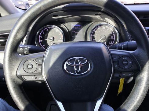 Used 2020 Toyota Camry LE image 21