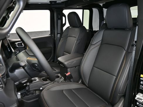 Used 2024 Jeep Gladiator Sport w/ Premium Package image 10