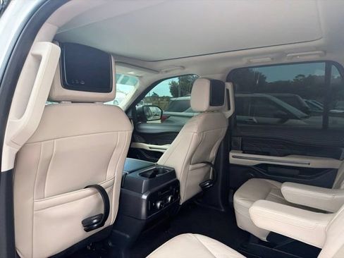 Used 2022 Ford Expedition Platinum AWD/4WD image 6