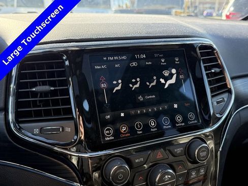 Used 2021 Jeep Grand Cherokee Limited image 3