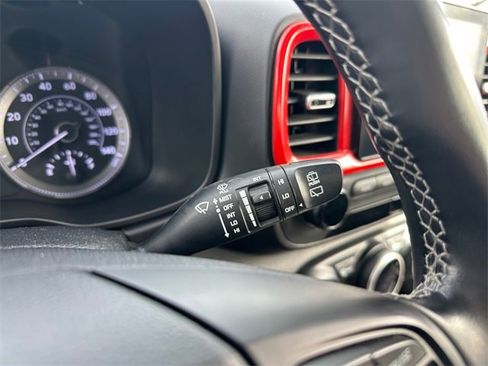 Used 2022 Hyundai Venue SEL image 25