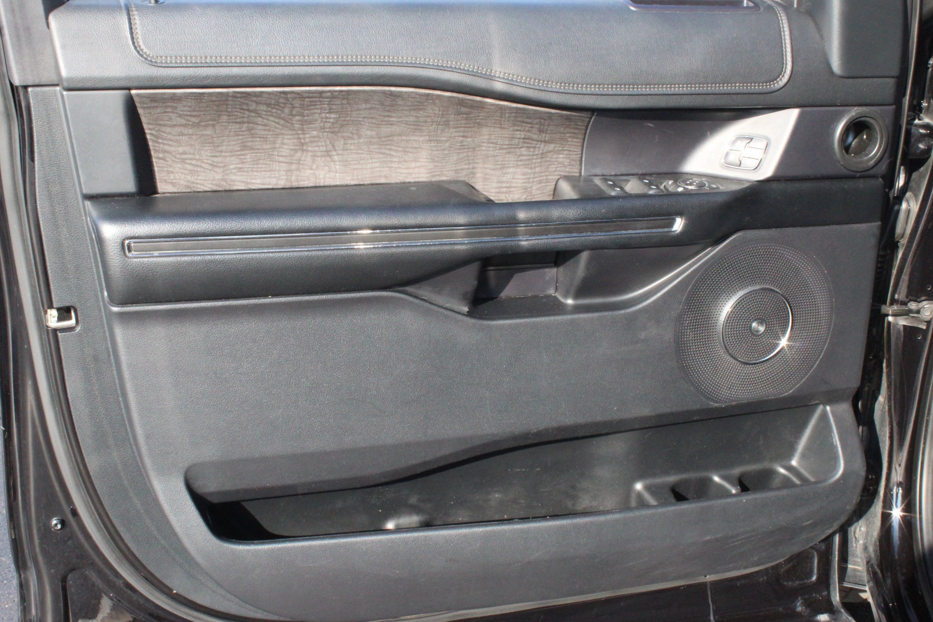 Used 2021 Ford Expedition Limited AWD/4WD image 13
