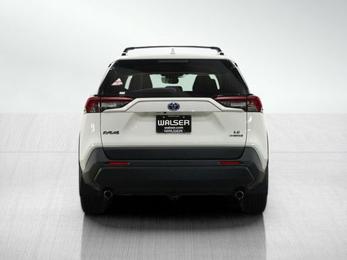 Used 2022 Toyota RAV4 LE AWD/4WD image 4