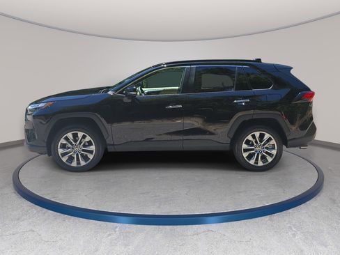 Used 2022 Toyota RAV4 Limited FWD image 8