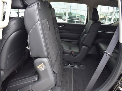 New 2026 Nissan Armada SV image 40