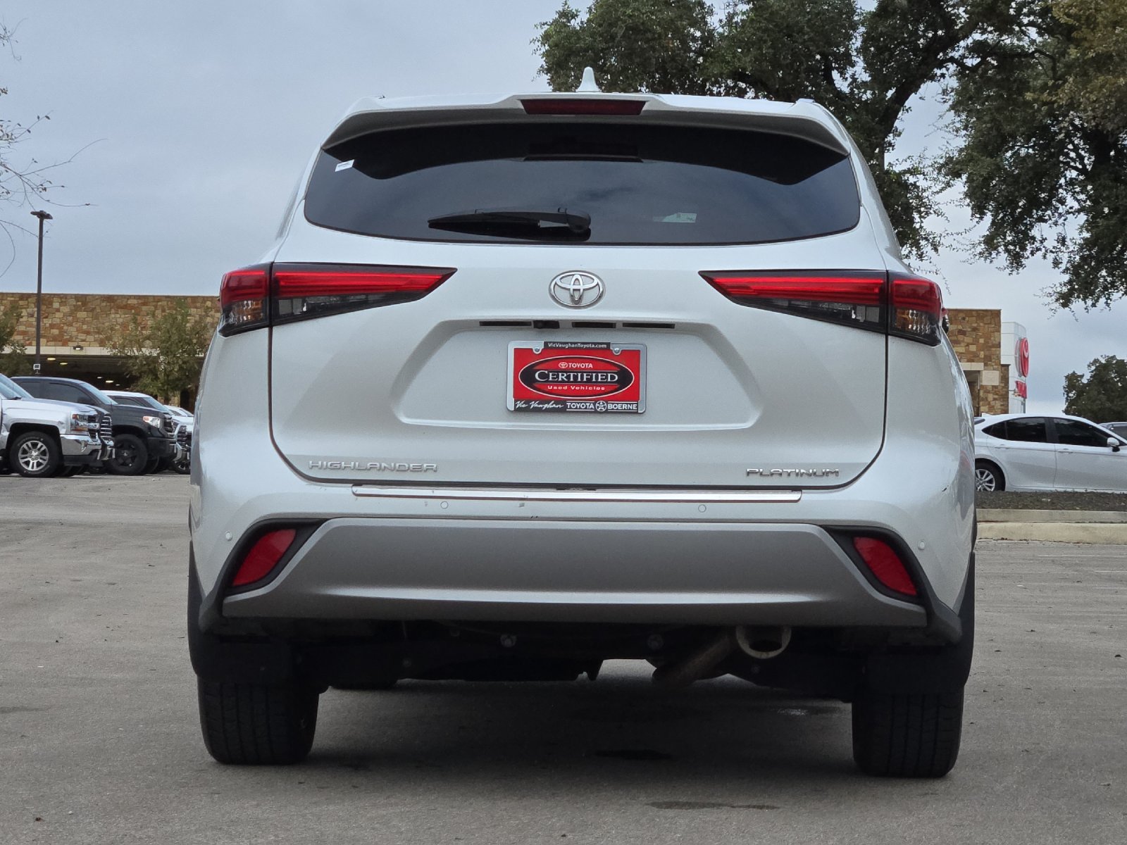 Used 2023 Toyota Highlander Platinum FWD image 4