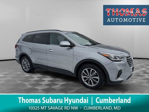 Used 2017 Hyundai Santa Fe SE image 1