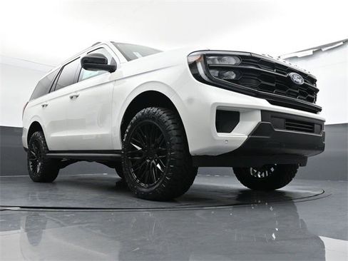 New 2025 Ford Expedition Active image 24