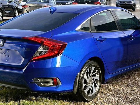 Used 2018 Honda Civic EX image 8