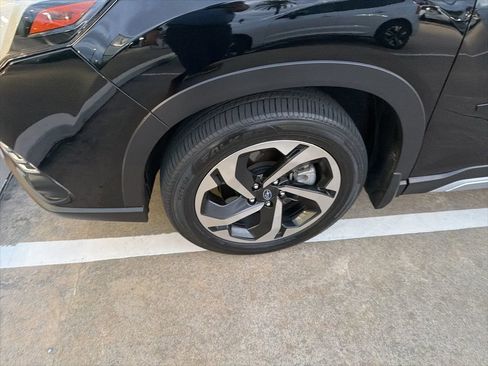 Used 2024 Subaru Forester Touring image 3