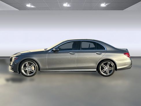 Used 2017 Mercedes-Benz E 300 4MATIC image 2