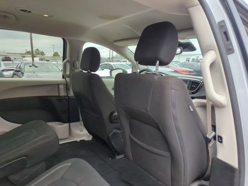 Used 2023 Chrysler Voyager LX image 17