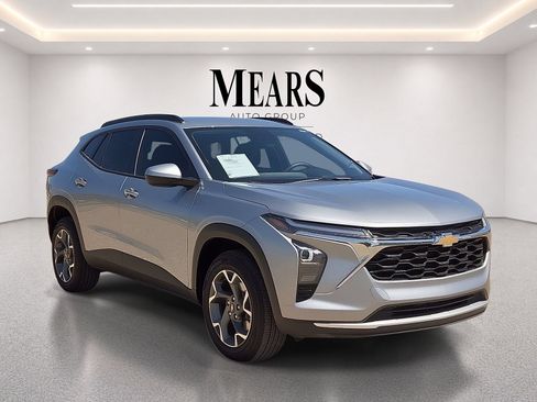 Used 2026 Chevrolet Trax LT FWD image 7